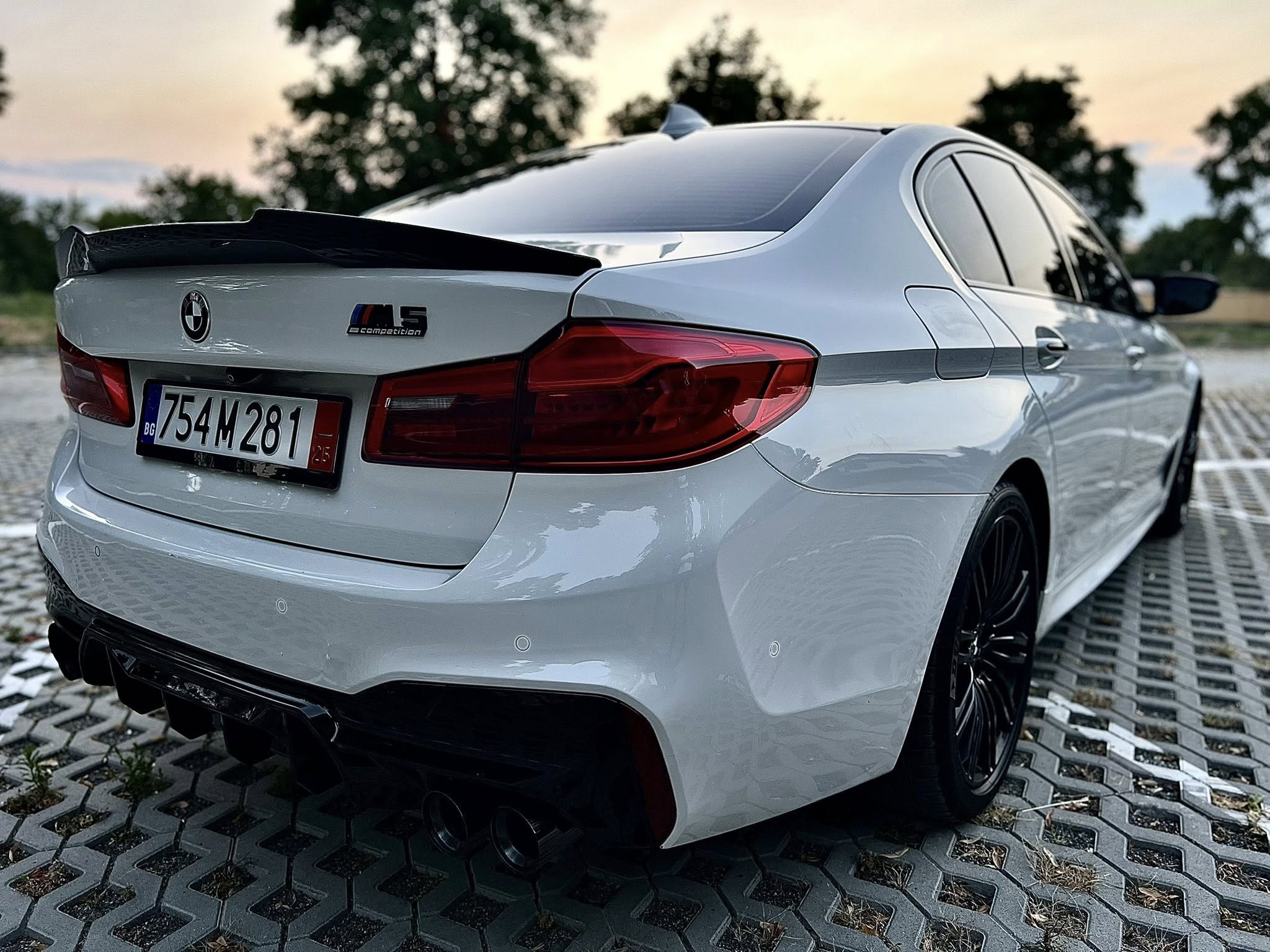 BMW 540i  - Бензин