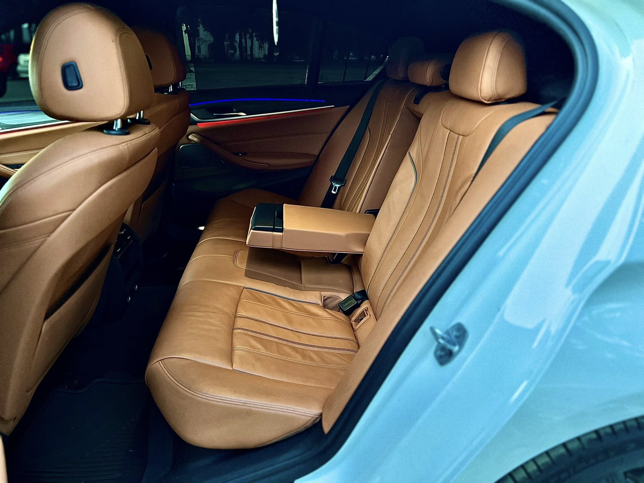 BMW 540i  - Бензин