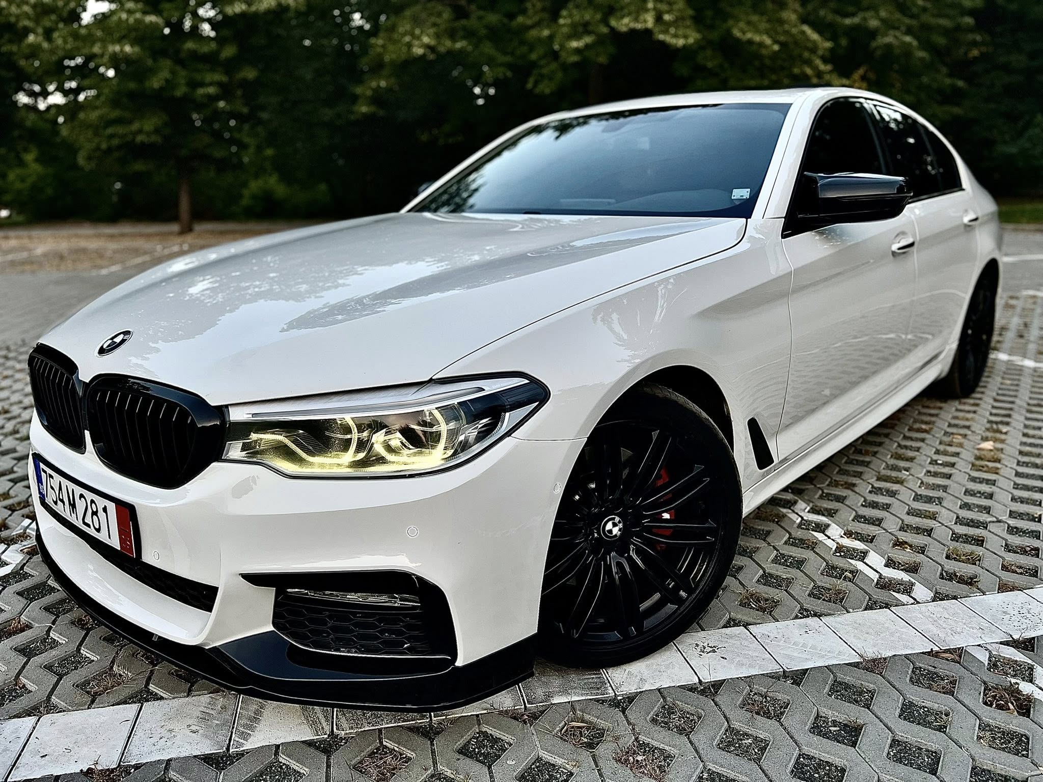 BMW 540i  - Бензин