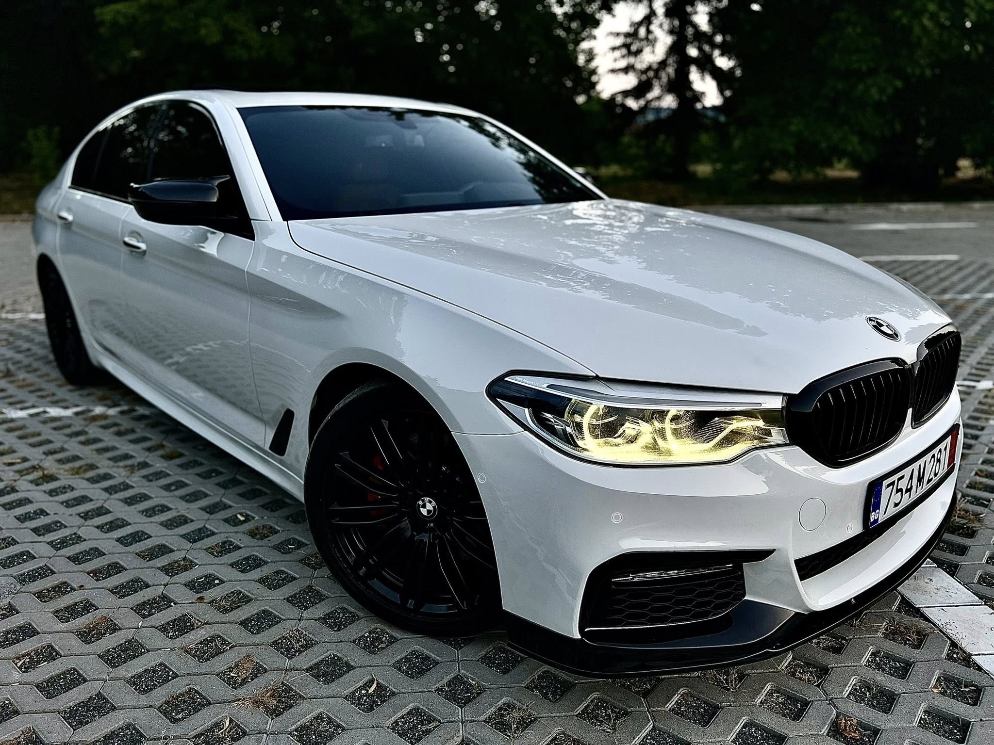 BMW 540i  - Бензин