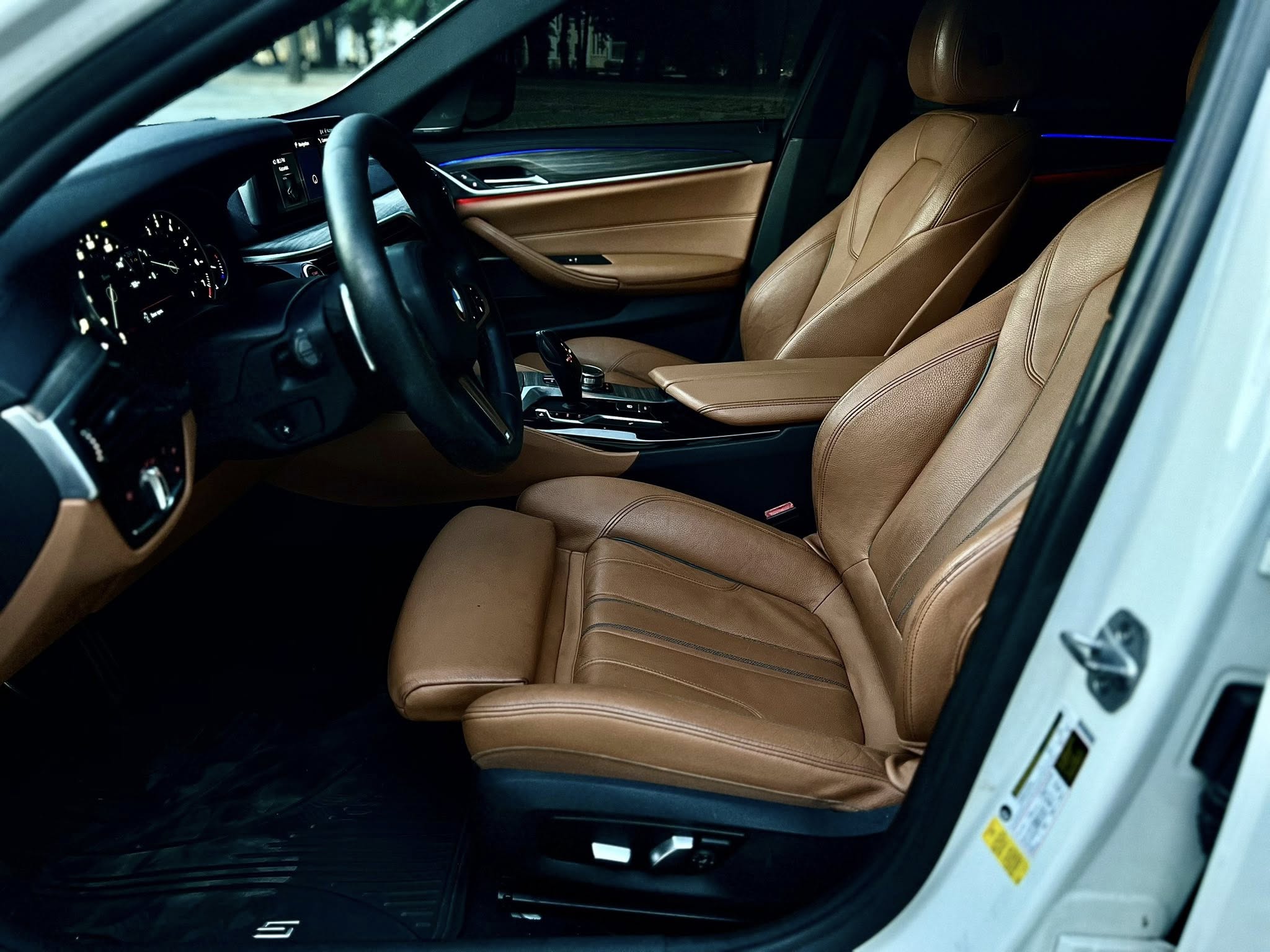 BMW 540i  - Бензин