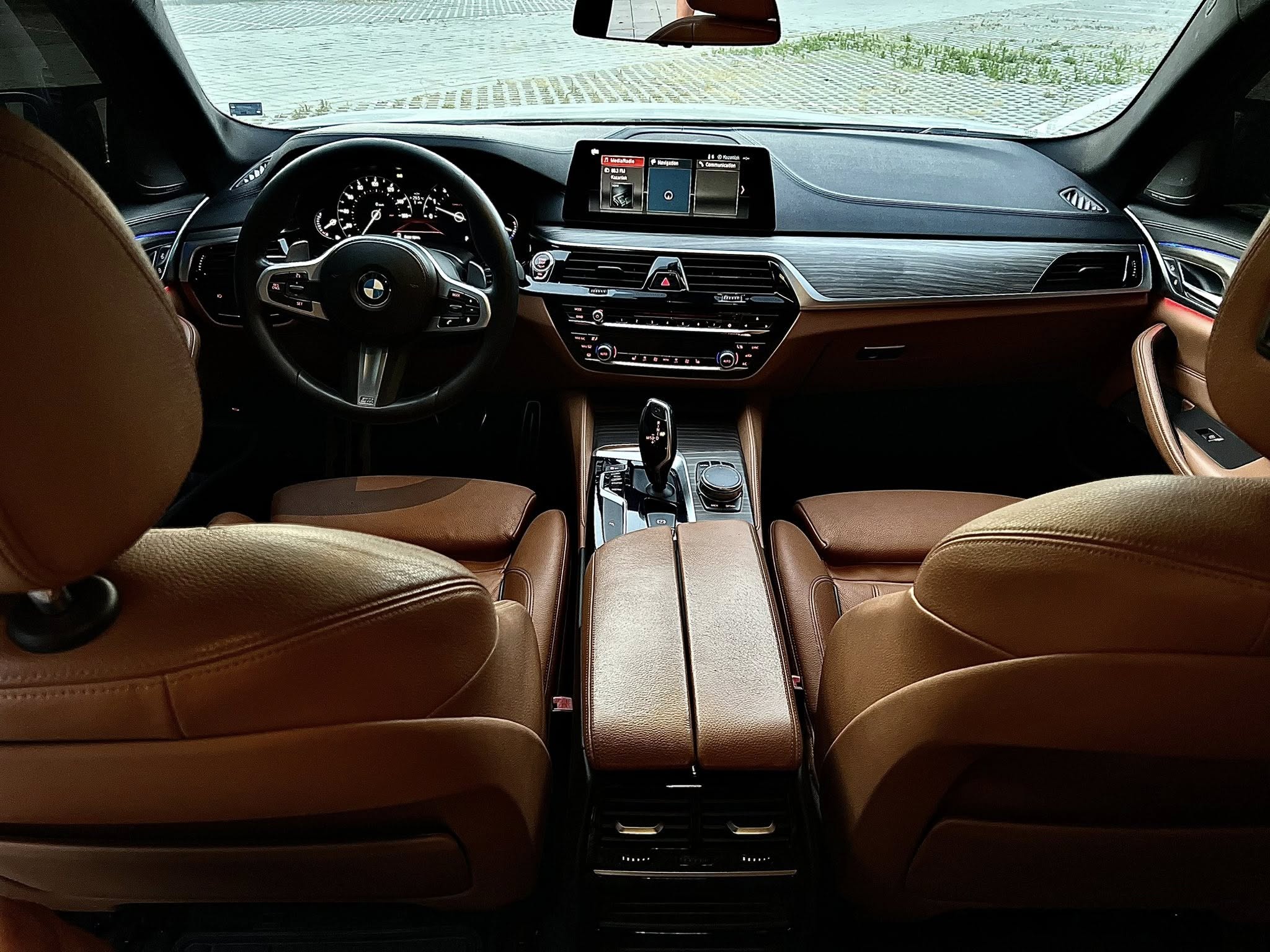 BMW 540i  - Бензин