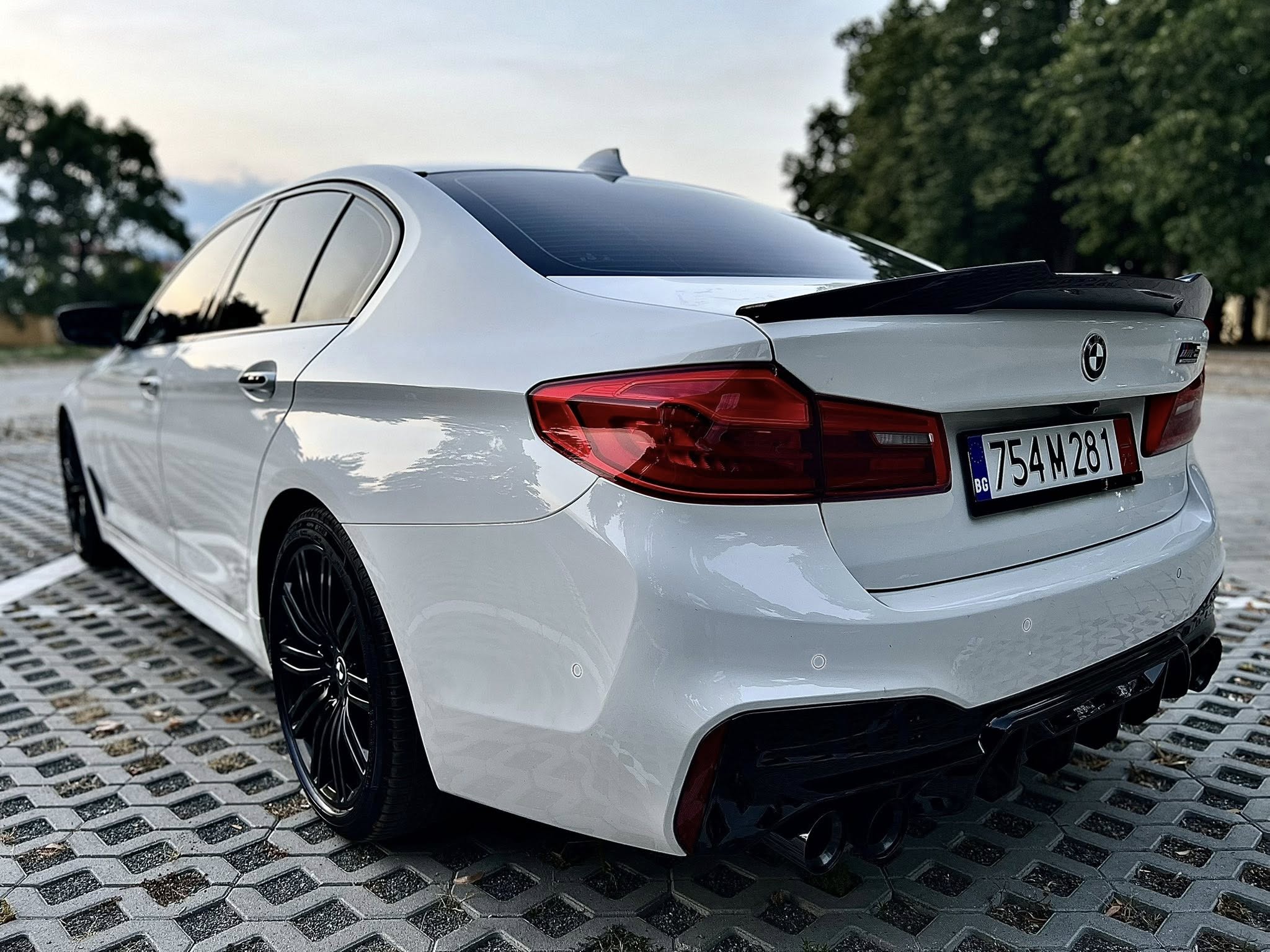 BMW 540i  - Бензин