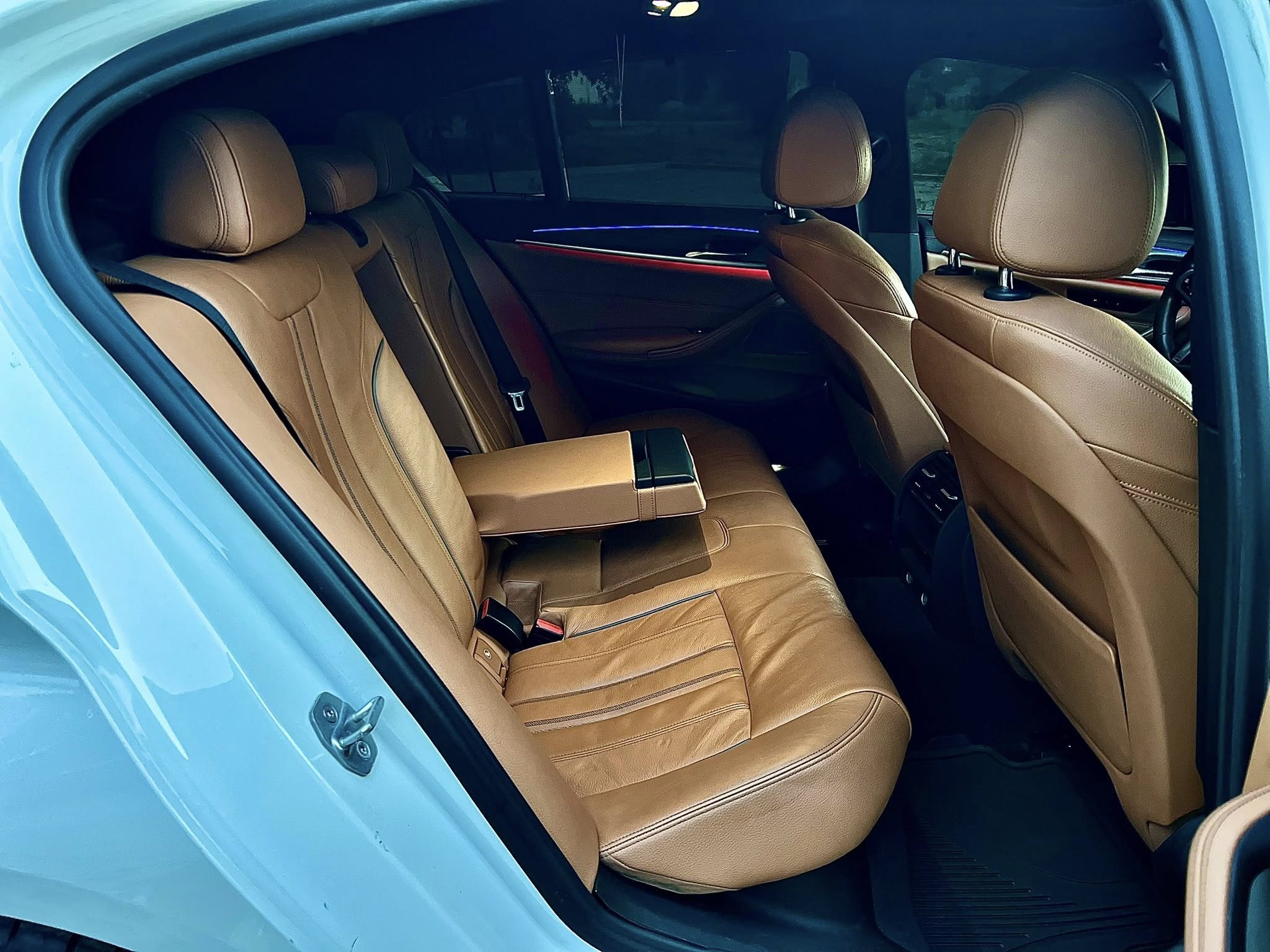 BMW 540i  - Бензин